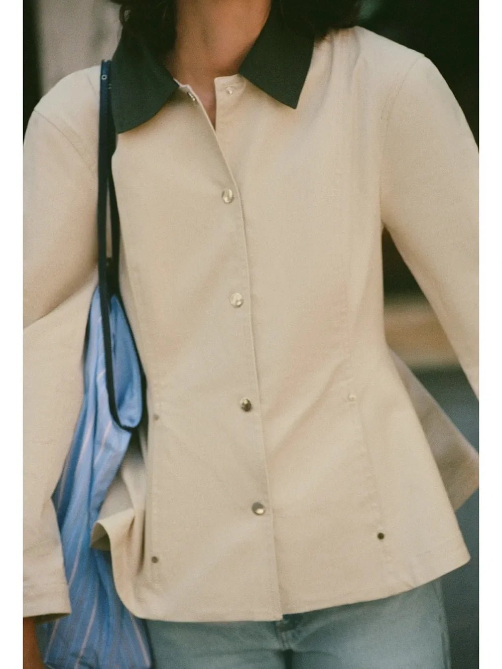 Ruth Peplum-Jacke mit Kontrastkragen