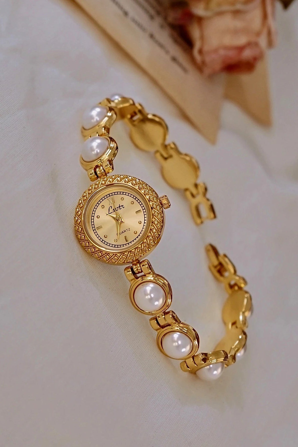 ZEYA - Anara Pearl Watch