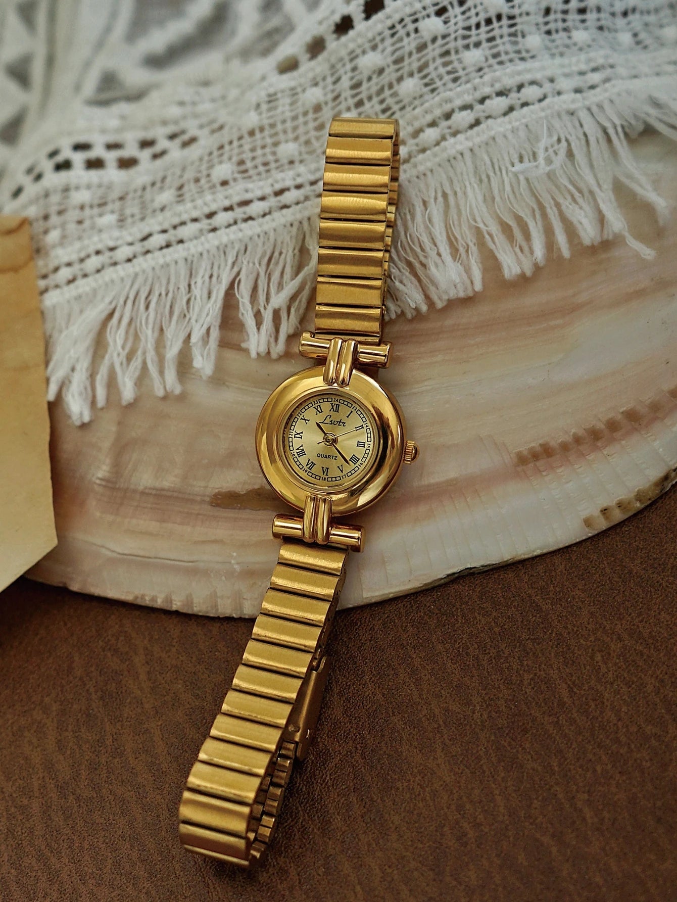 ZEYA - Calla Round Vintage Watch