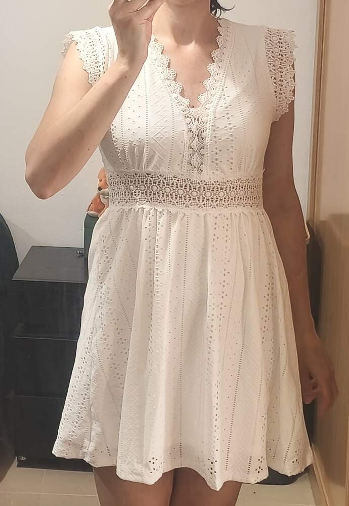 ZEYA - Lorelei French Lace V-Neck Fitted Dress