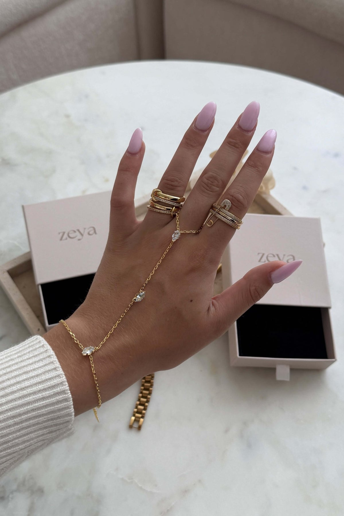 ZEYA - Marquise Hand Chain