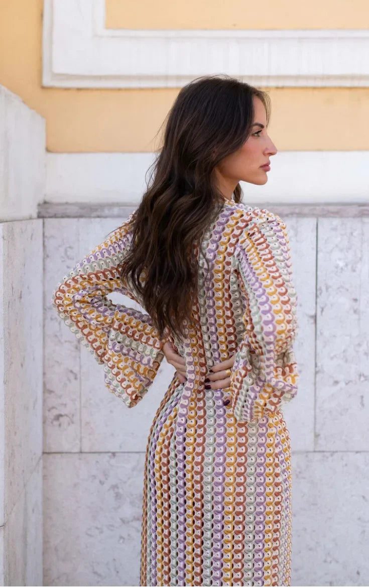 Sophia gehäkeltes gestreiftes Maxikleid mit ausgestellten Ärmeln
