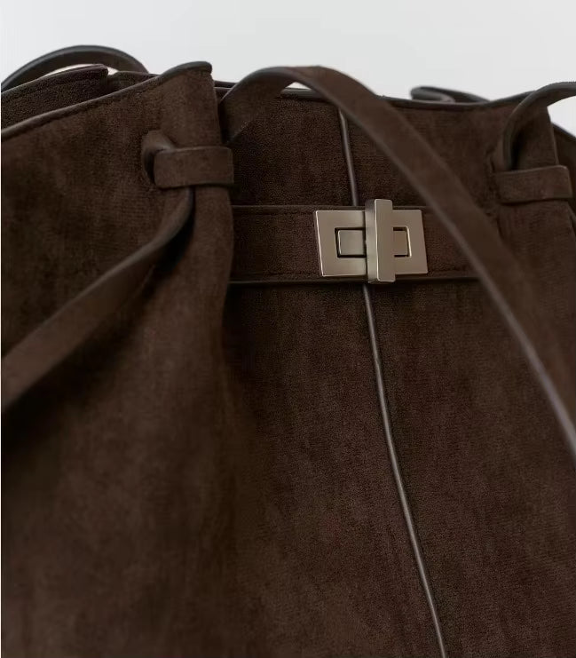 Nora Fledermausflügel Wildleder Tote Bag