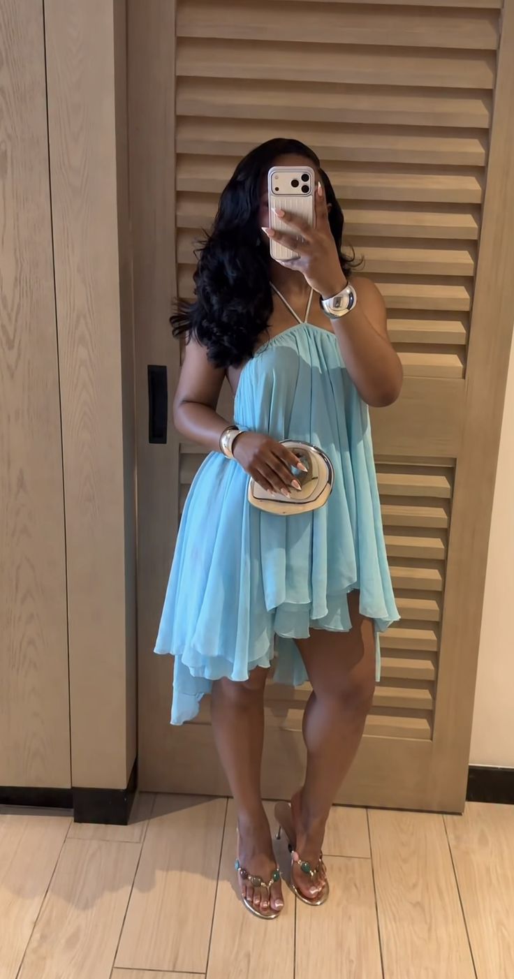 Yasmin kurzes Neckholder-Kleid mit freiem Rücken