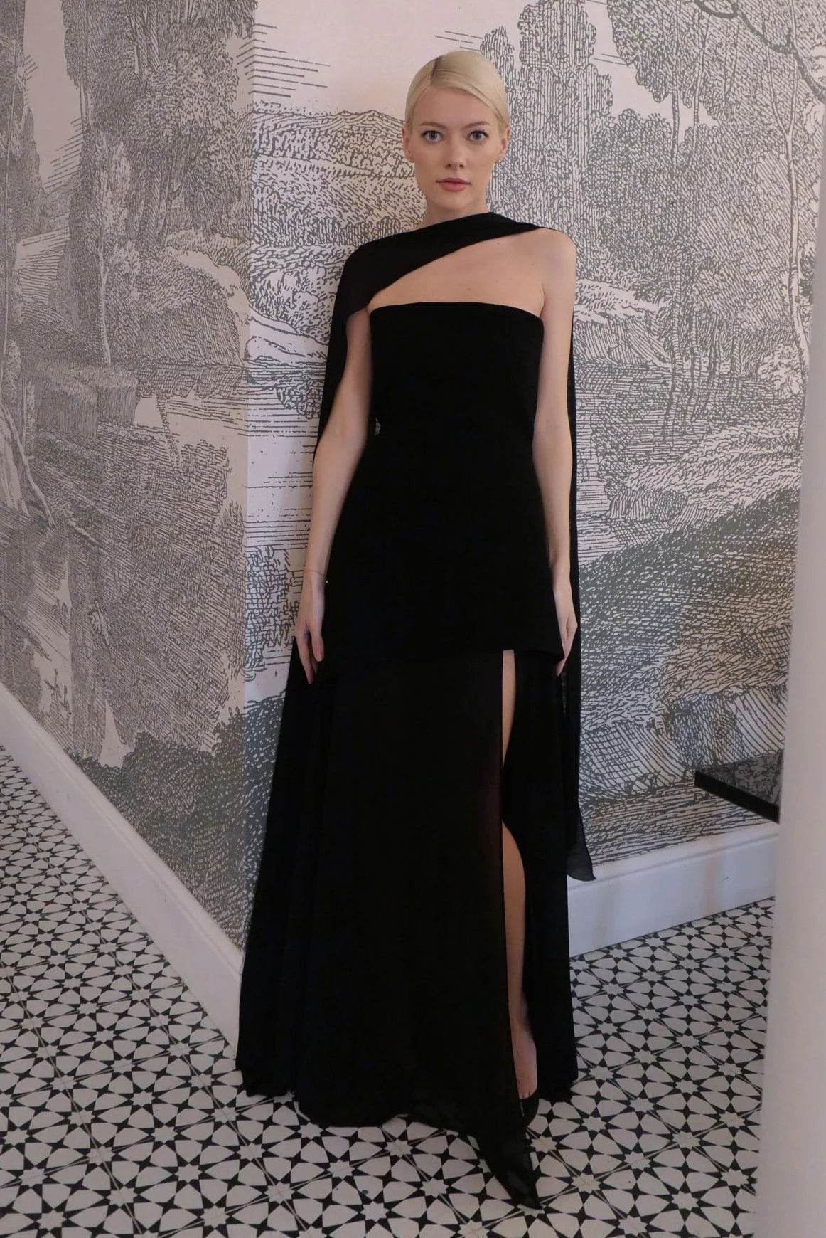 Sophia asymmetrisches transparentes Maxikleid