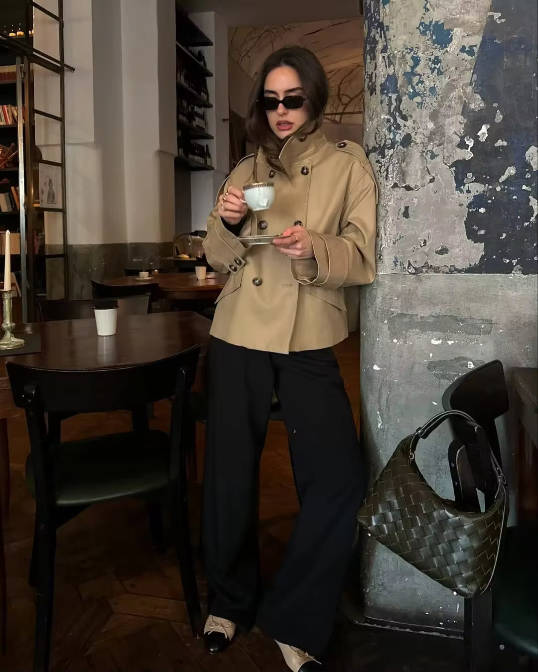 Audrey Trenchcoat in Beige mit doppelreihiger Knopfleiste