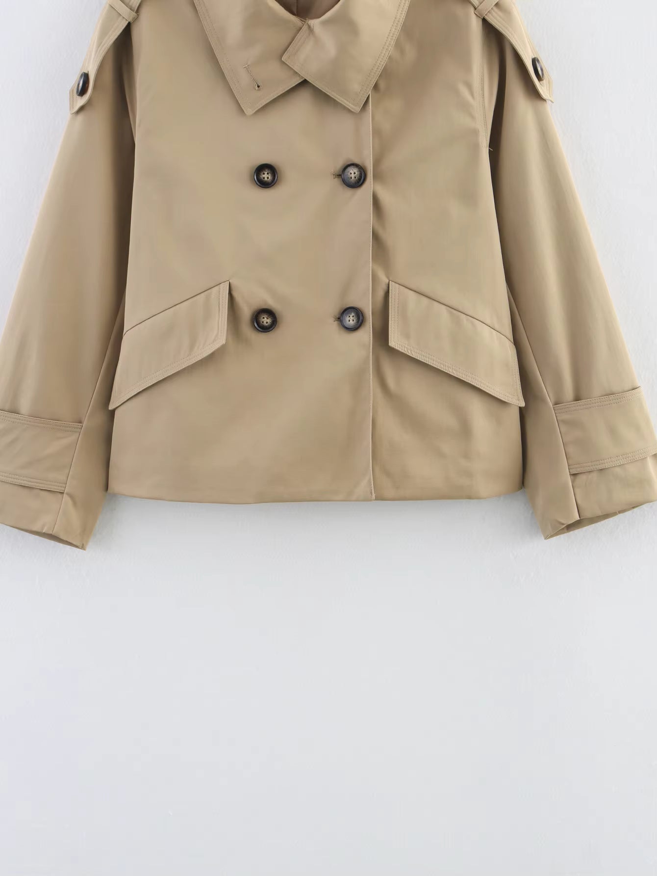 Audrey Trenchcoat in Beige mit doppelreihiger Knopfleiste