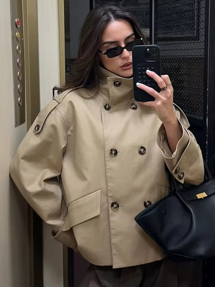 Audrey Trenchcoat in Beige mit doppelreihiger Knopfleiste