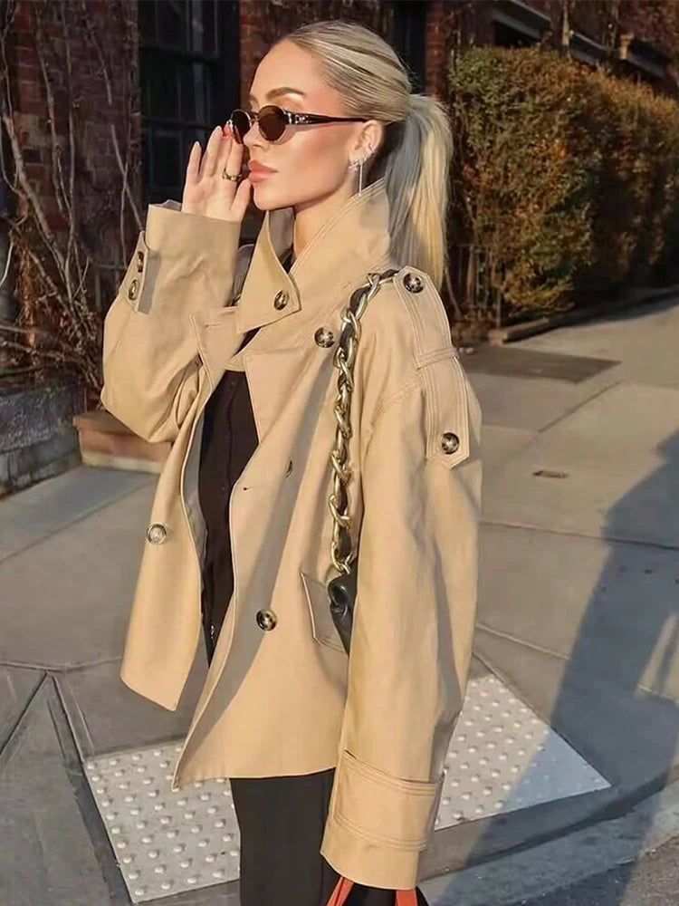 Audrey Trenchcoat in Beige mit doppelreihiger Knopfleiste