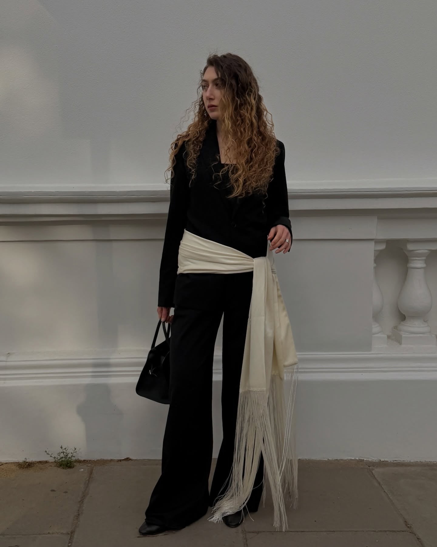 Amelie Fransentassel Satin Schal-Gürtel
