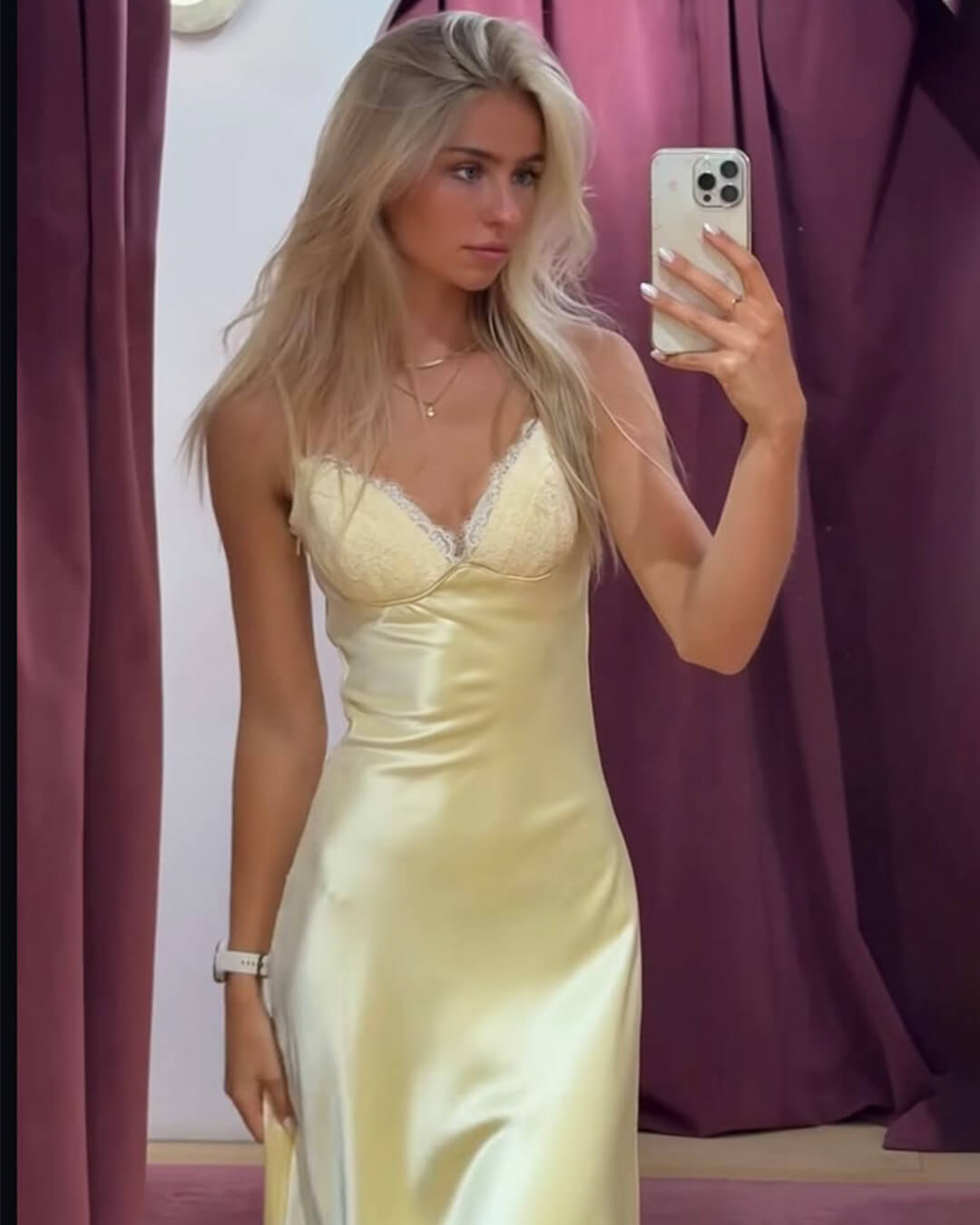 Marcella Rückenfreies Satin-Midikleid