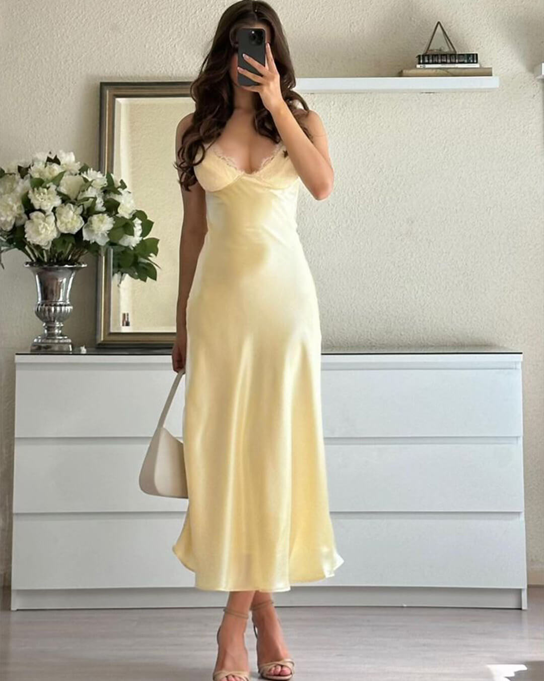 Marcella Rückenfreies Satin-Midikleid