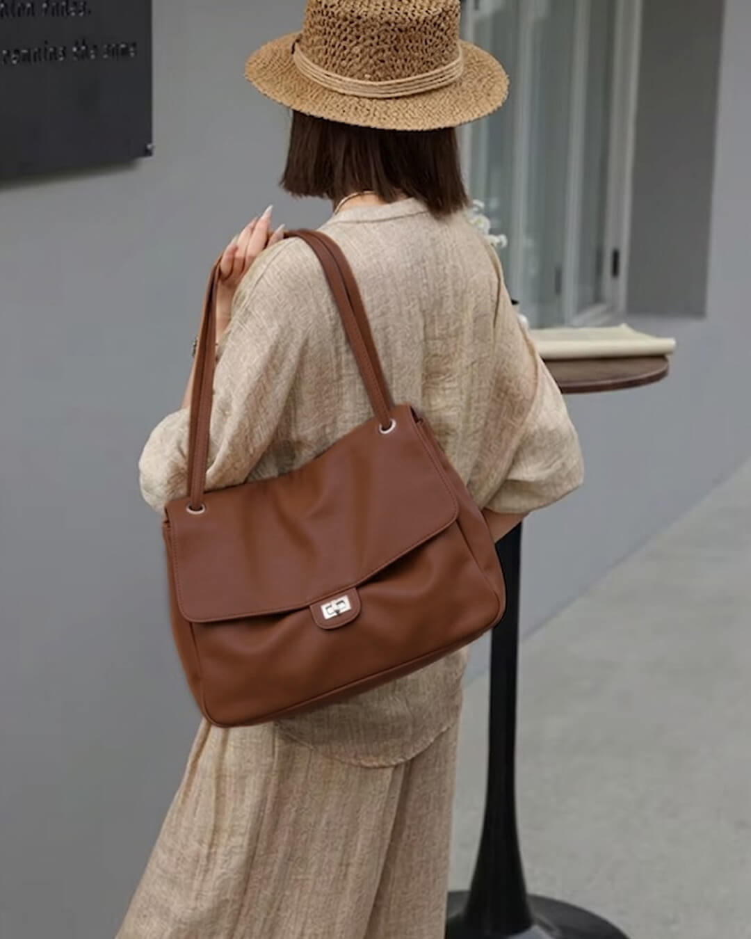 Ava Maxi Flap Lederschultertasche