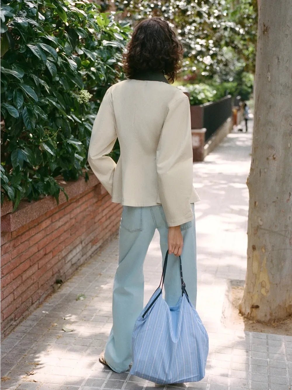 Ruth Peplum-Jacke mit Kontrastkragen