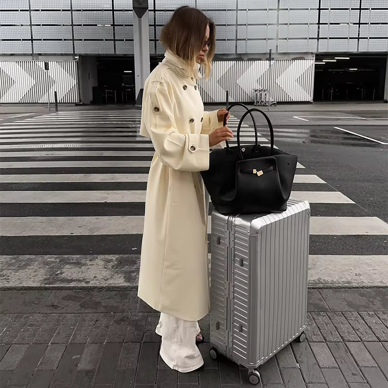 Lucy langer Trenchcoat mit Gürtel