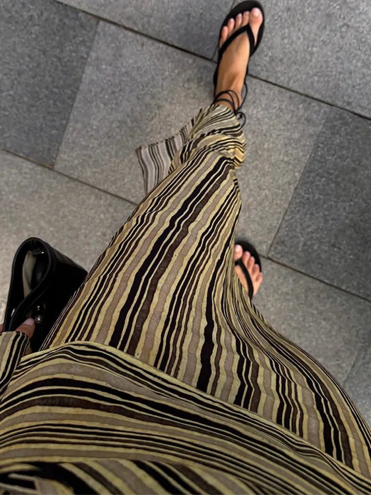 Tessa Gestreiftes Maxi-Kleid mit V-Ausschnitt