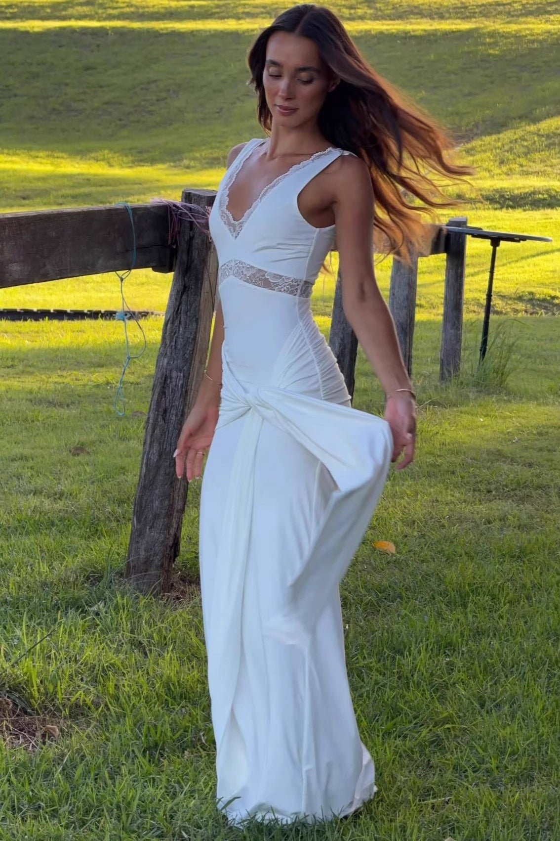 Ilaria Spitzen-Panel Maxi-Kleid mit Bindeträgern