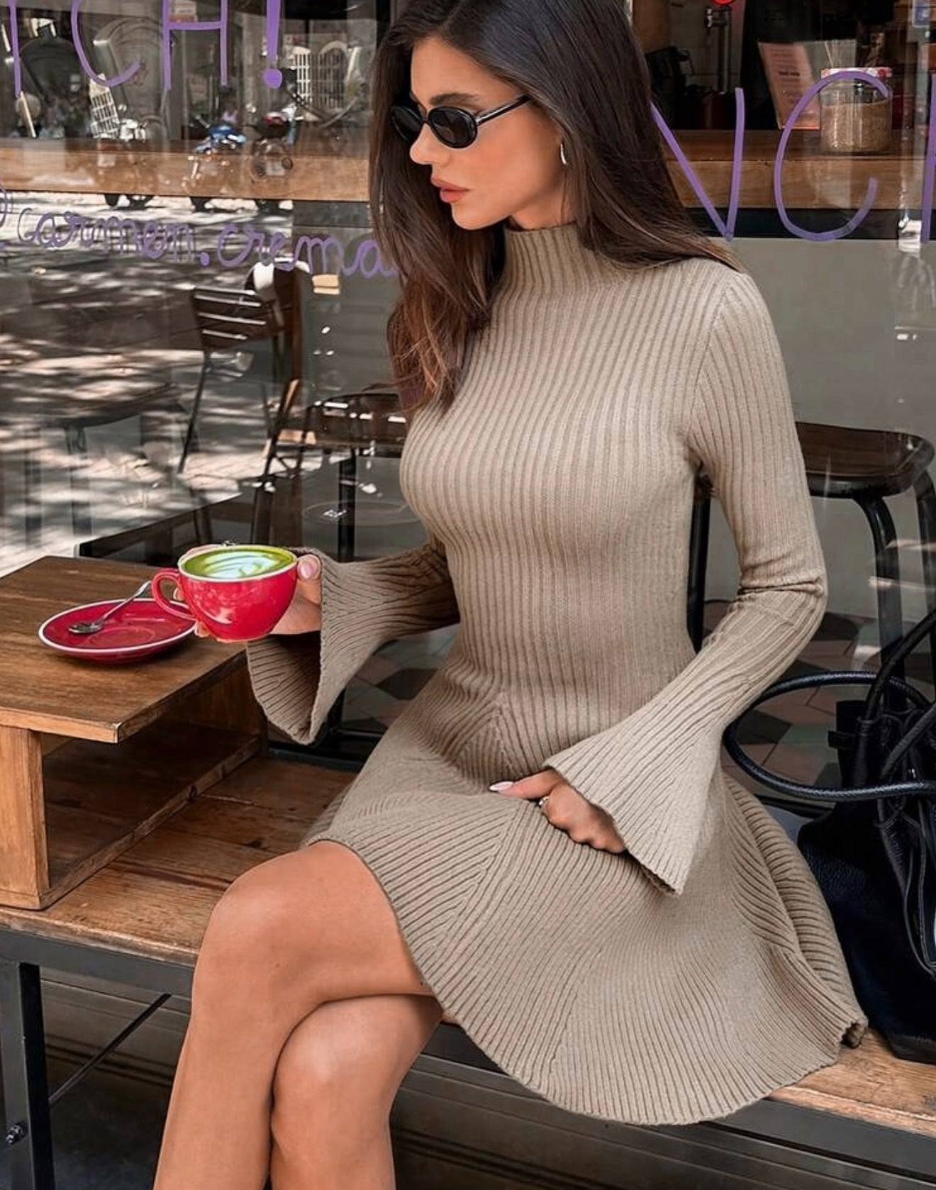 Anna Bell Strickkleid mit Ärmeln und Rippenstruktur