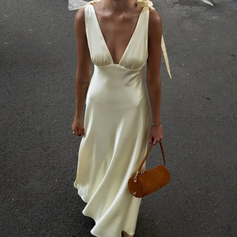 Melanie Satin Maxi-Kleid mit Bindeträgern