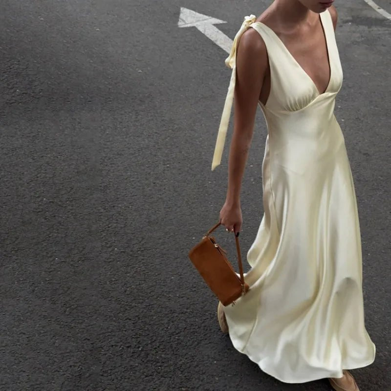 Melanie Satin Maxi-Kleid mit Bindeträgern
