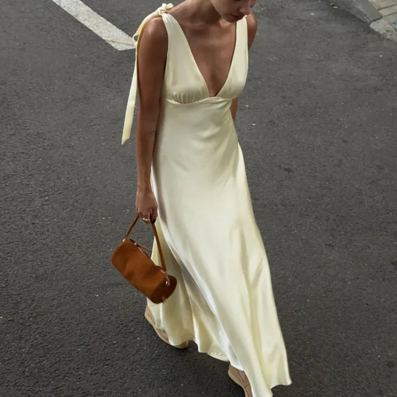 Melanie Satin Maxi-Kleid mit Bindeträgern