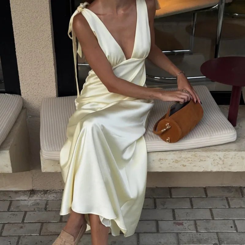 Melanie Satin Maxi-Kleid mit Bindeträgern