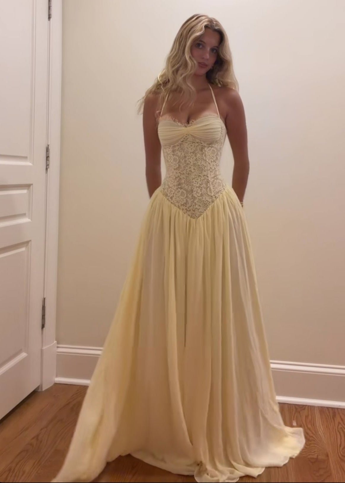 Erica Neckholder-Korsett Maxikleid