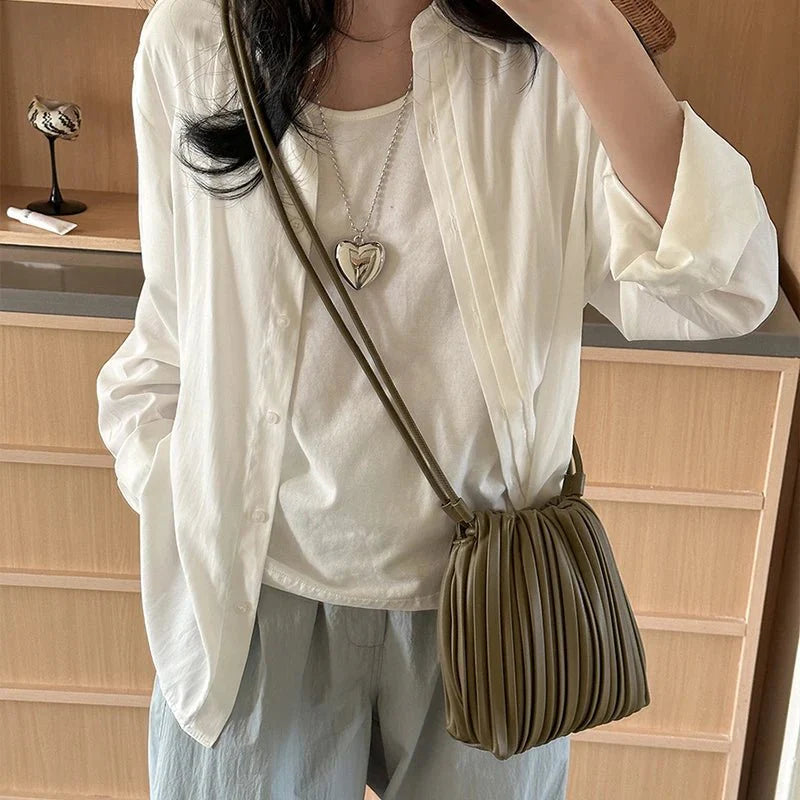 Sadie Plissee Mini Crossbody Tasche