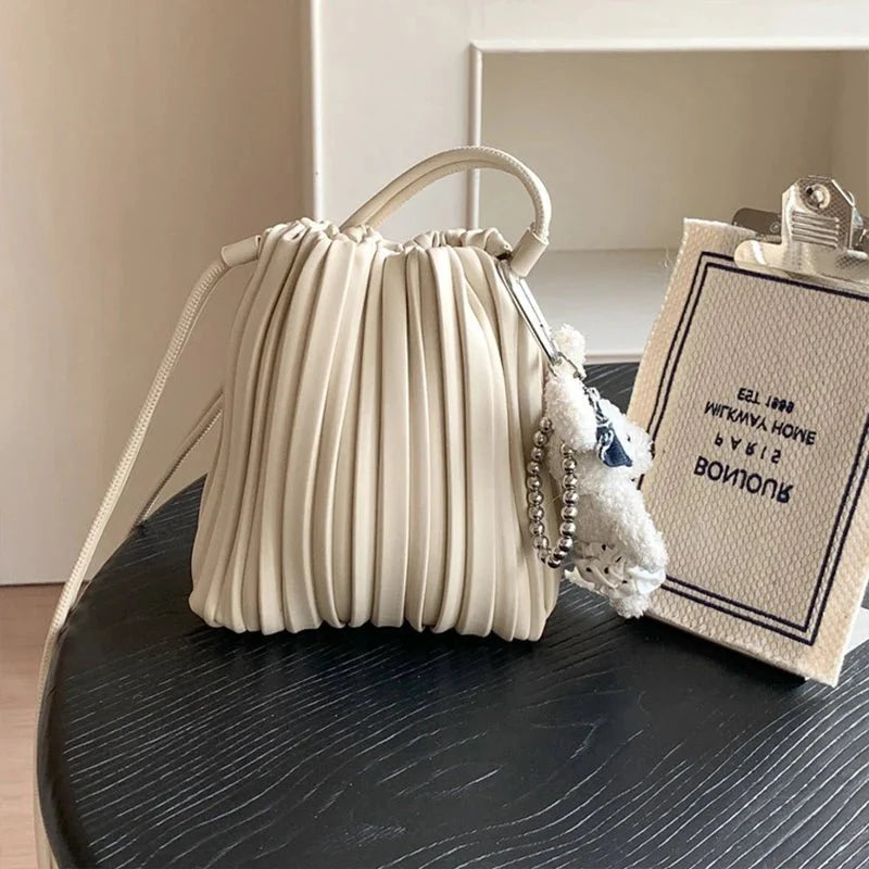 Sadie Plissee Mini Crossbody Tasche