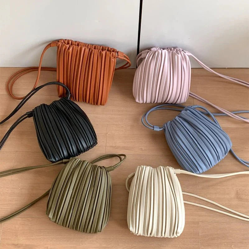 Sadie Plissee Mini Crossbody Tasche