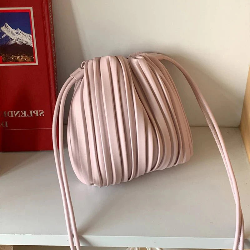 Sadie Plissee Mini Crossbody Tasche