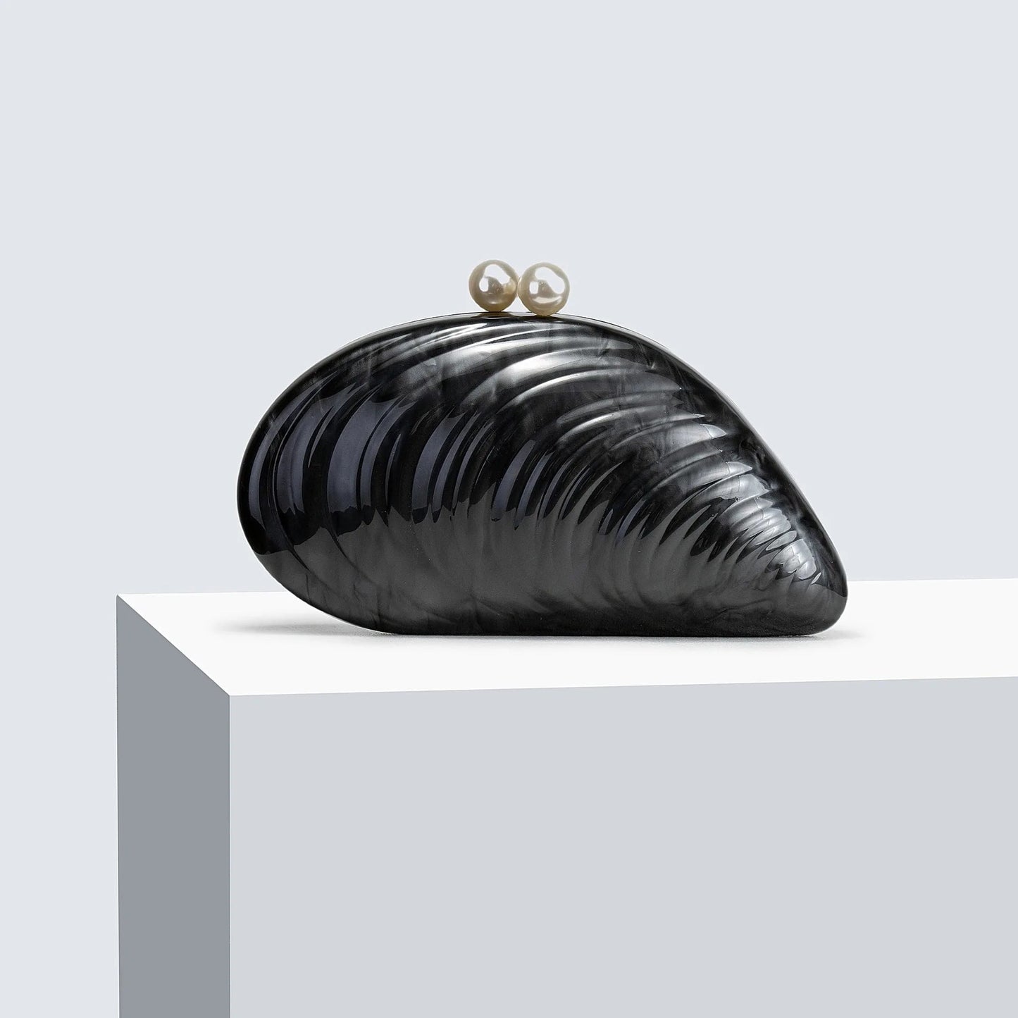 Sophia Muschel-Clutch
