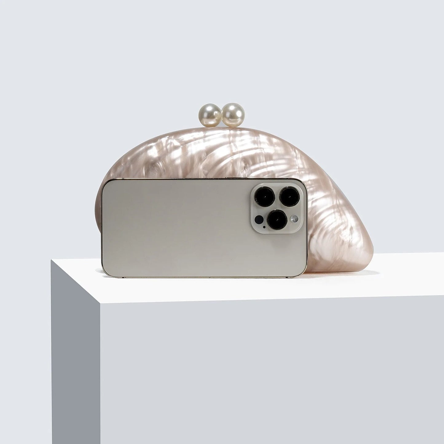 Sophia Muschel-Clutch
