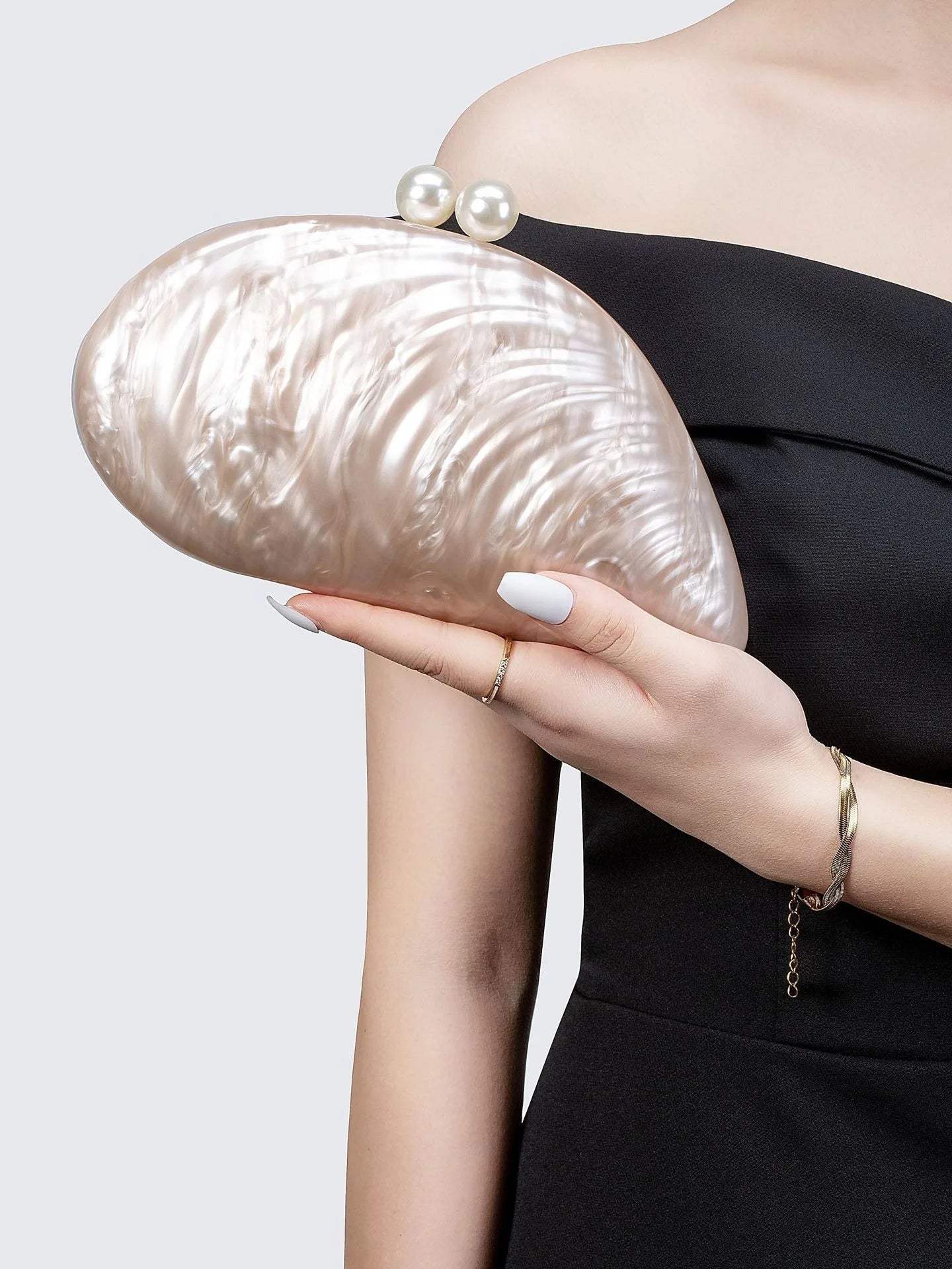 Sophia Muschel-Clutch