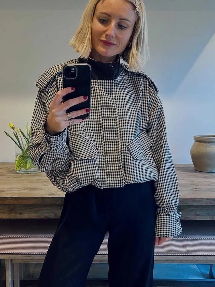 Lisa Bomberjacke mit hohem Kragen und Karomuster