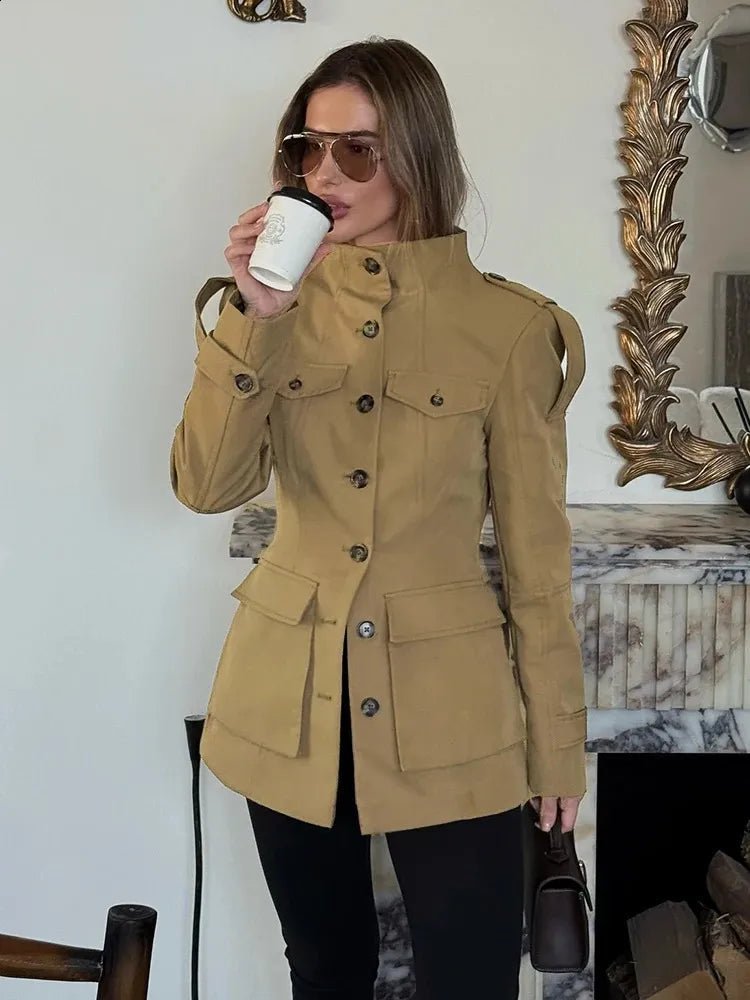 Anna Taillierter Stehkragen-Blazer