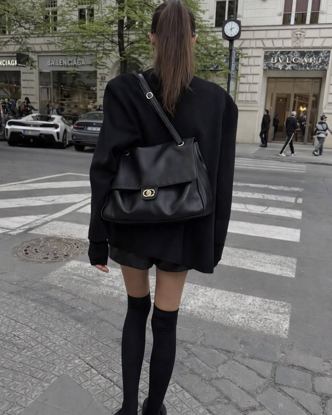 Emma Schultertasche mit Schnalle und Klappe