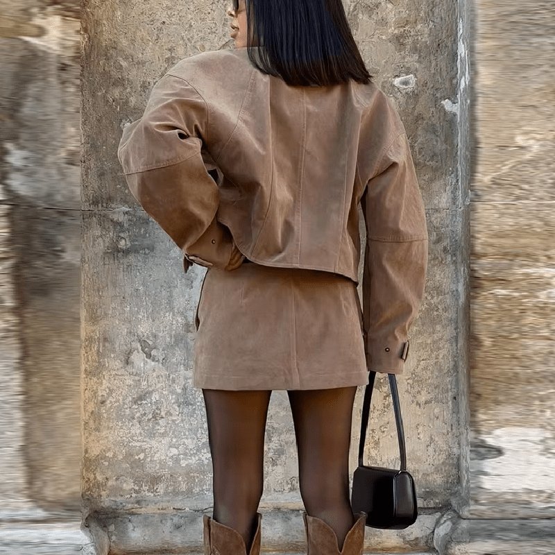 Nicole Wildleder Cropped Mantel & Rock Set