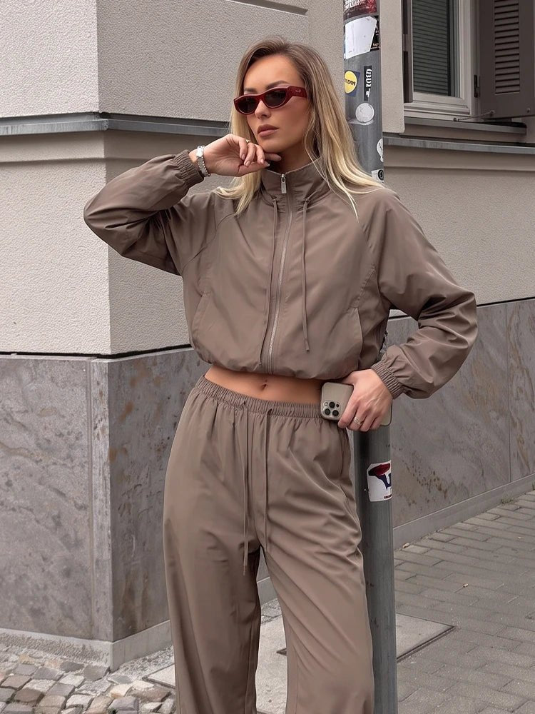 Angela Blazer mit tailliertem Schnitt & Hose mit weitem Bein Set