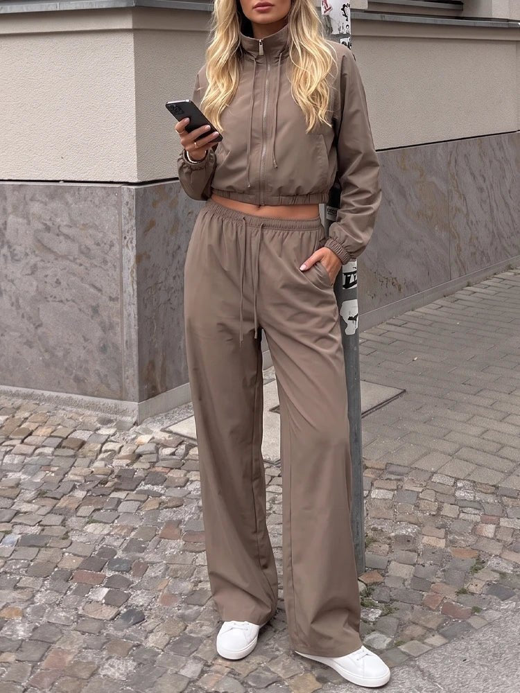Angela Blazer mit tailliertem Schnitt & Hose mit weitem Bein Set