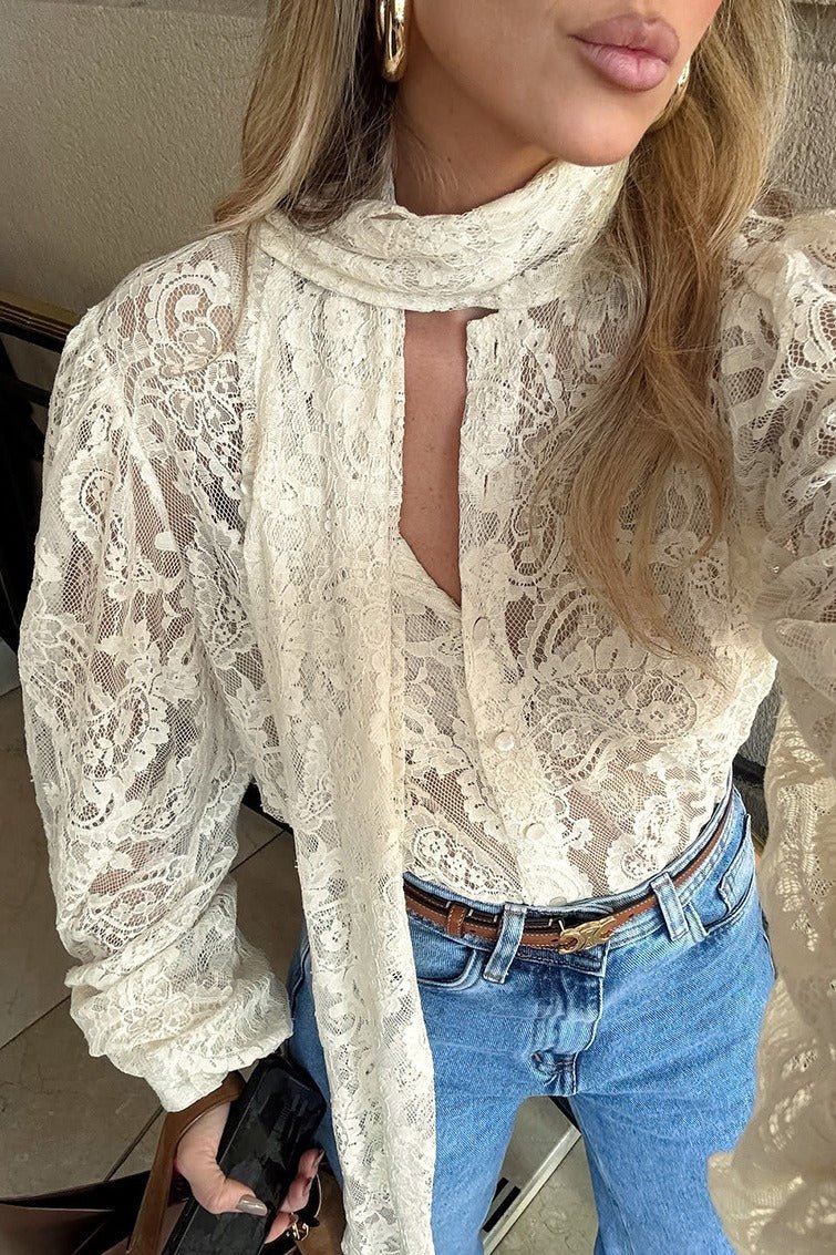 Sandrine Sheer-Spitzenbluse mit Bindeband