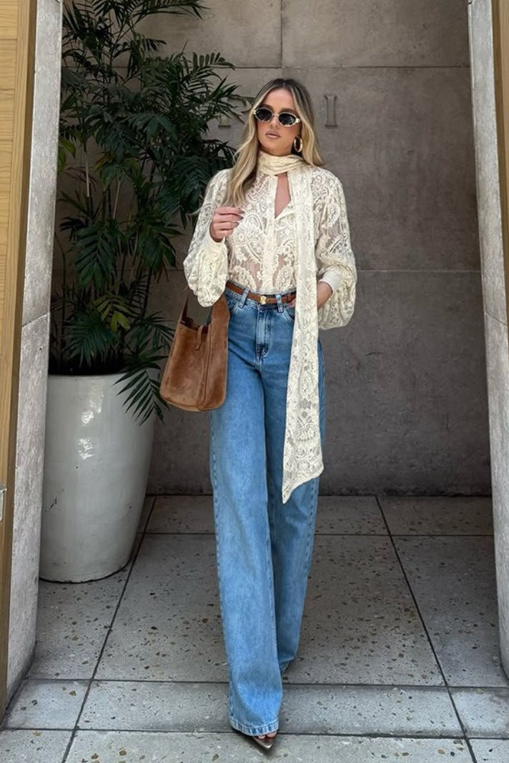 Sandrine Sheer-Spitzenbluse mit Bindeband