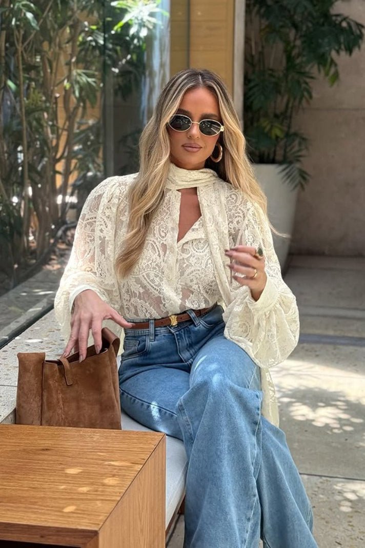 Sandrine Sheer-Spitzenbluse mit Bindeband