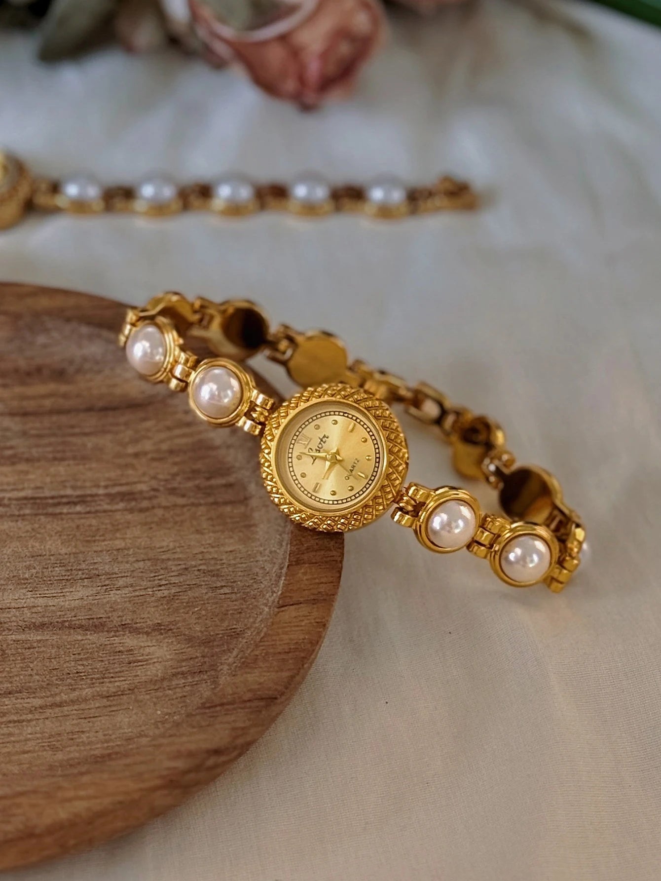 ZEYA - Anara Pearl Watch