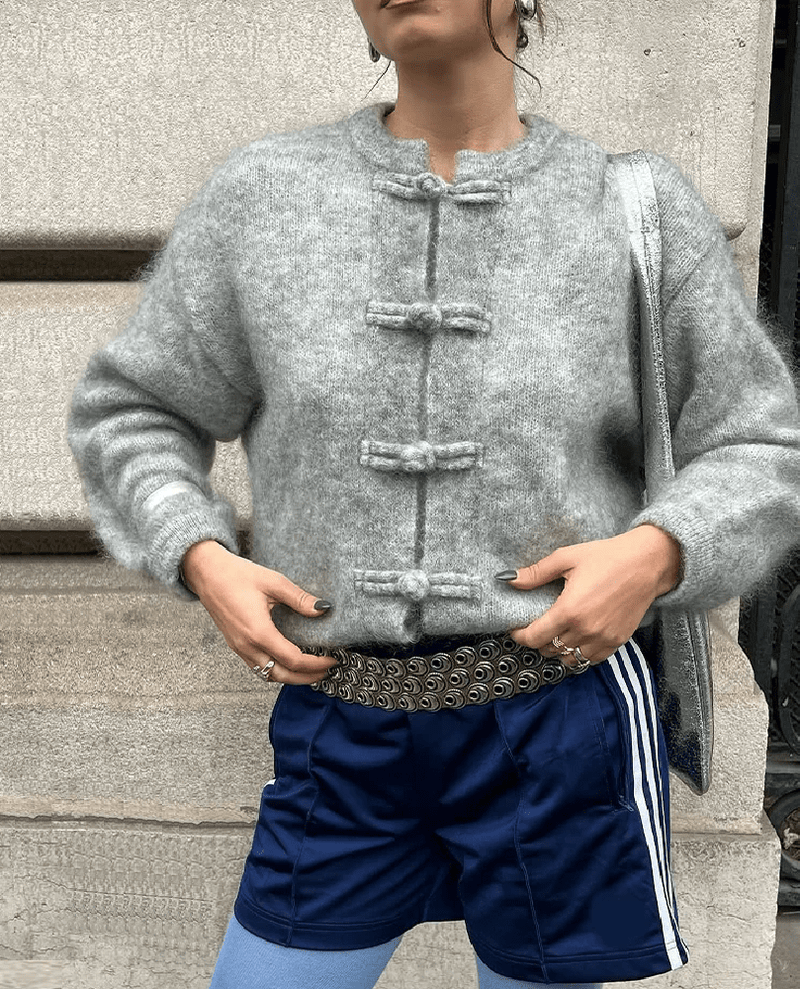 Angela Froschknopf Strickjacke