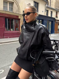 Bianca asymmetrische Jacke mit Knöpfen und Taschen