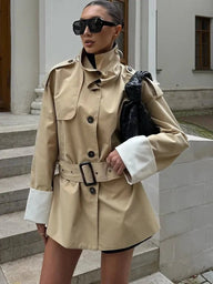Evelyn Trenchcoat mit kontrastierenden Manschetten und Gürtel