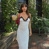 Fiora Kleid mit Spitzenbesatz und Polka-Dots