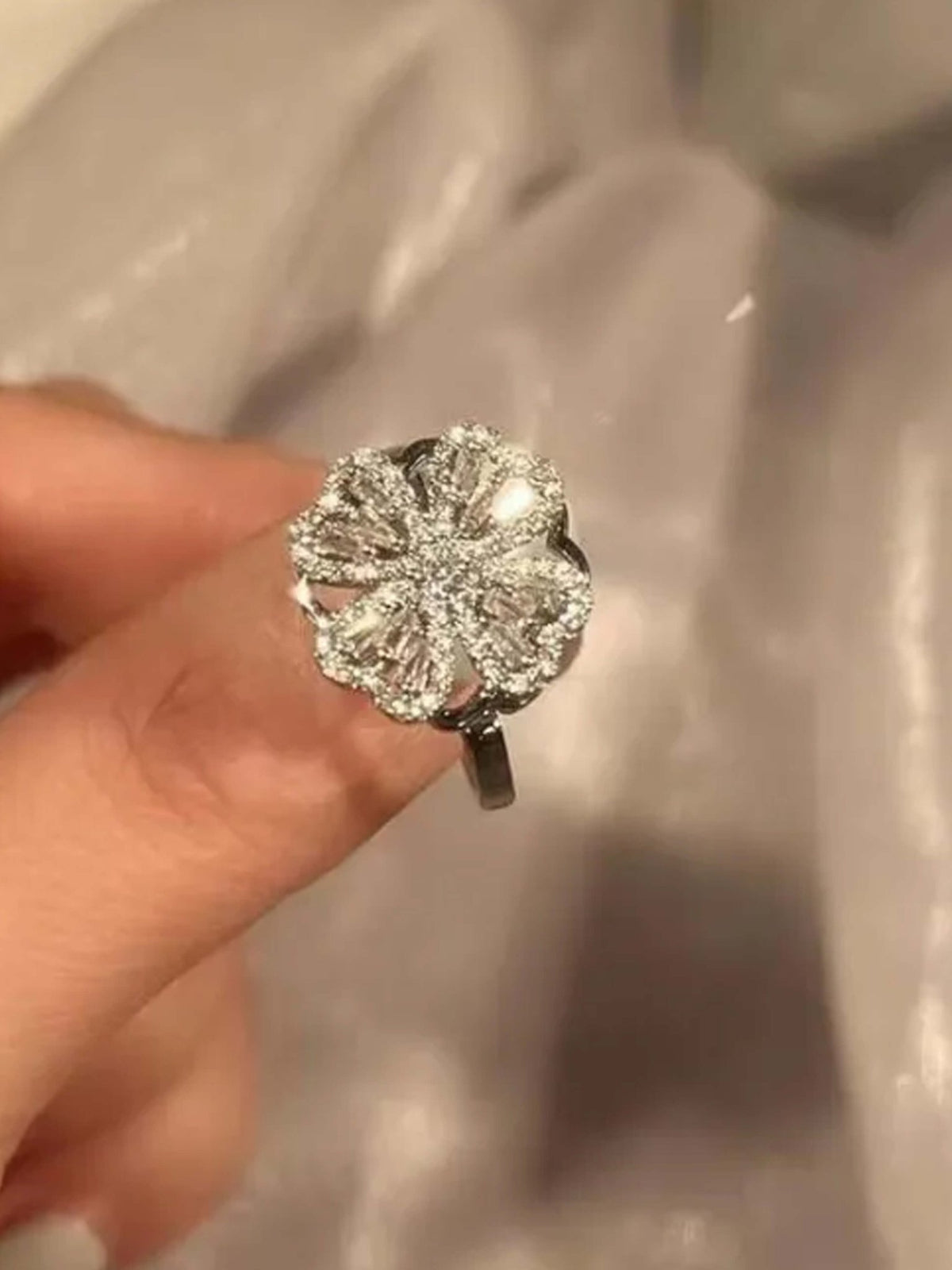 ZEYA - Hazel Clover Leaf Anxiety Ring