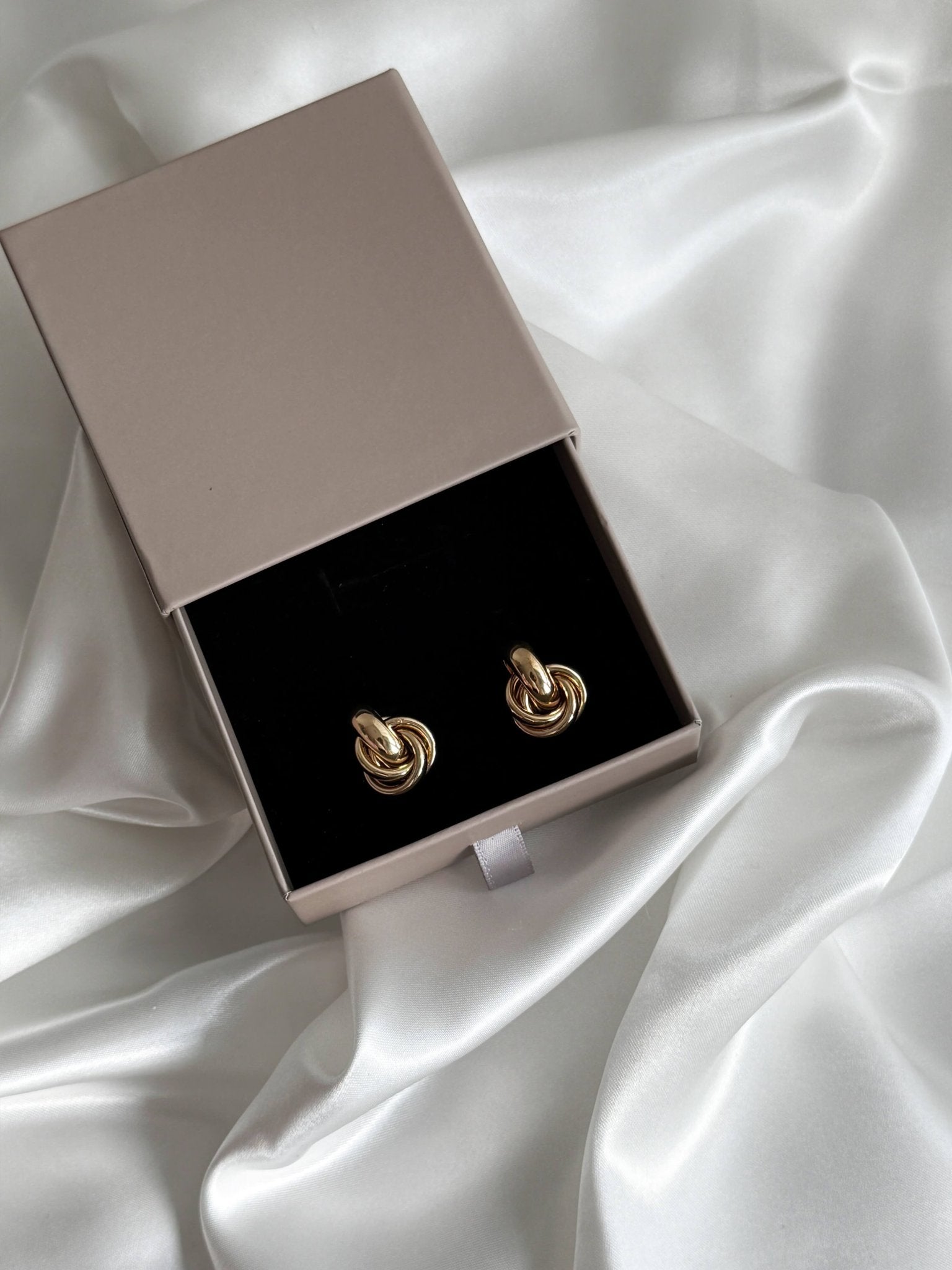 ZEYA - Knot Earrings